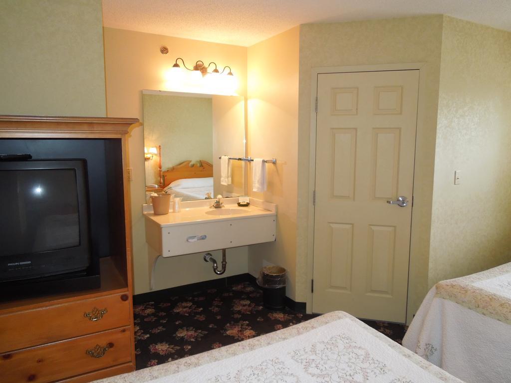 Ourguest Inn And Suites Catawba Island Port Clinton Zimmer foto